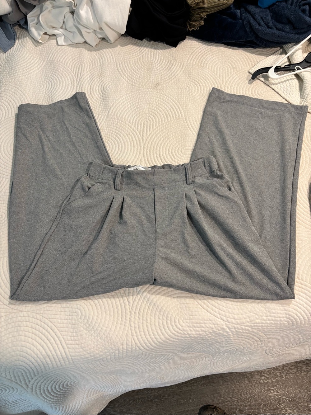 HALARA Heather Gray Knit Jogger Pants